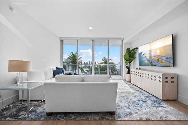 220 LAKE SHORE Drive 710, West Palm Beach, FL 33403