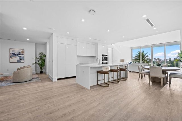 220 LAKE SHORE Drive 710, West Palm Beach, FL 33403