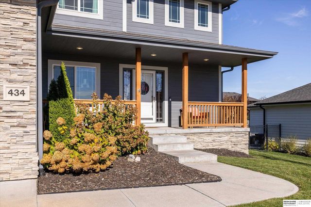 434 Devonshire Drive, Gretna, NE 68028
