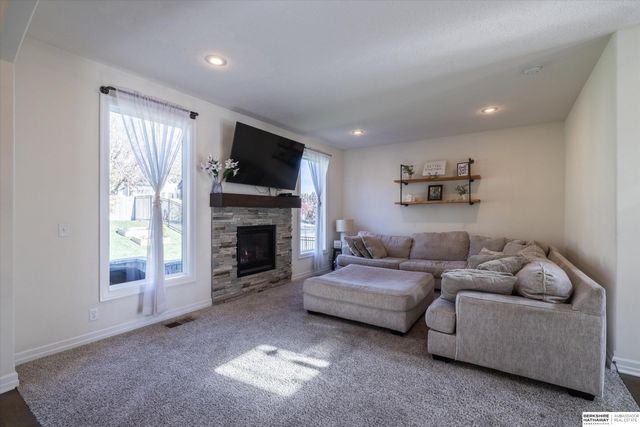 434 Devonshire Drive, Gretna, NE 68028