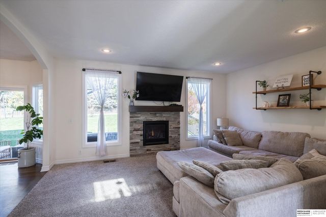 434 Devonshire Drive, Gretna, NE 68028