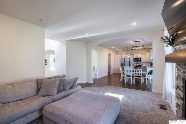 434 Devonshire Drive, Gretna, NE 68028