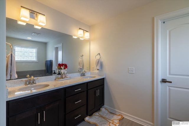 434 Devonshire Drive, Gretna, NE 68028