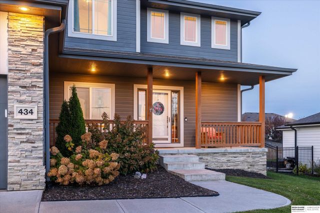 434 Devonshire Drive, Gretna, NE 68028