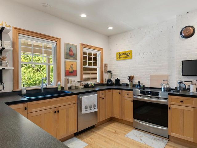 274 College Street, Burlington, VT 05401