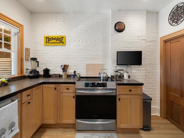274 College Street, Burlington, VT 05401