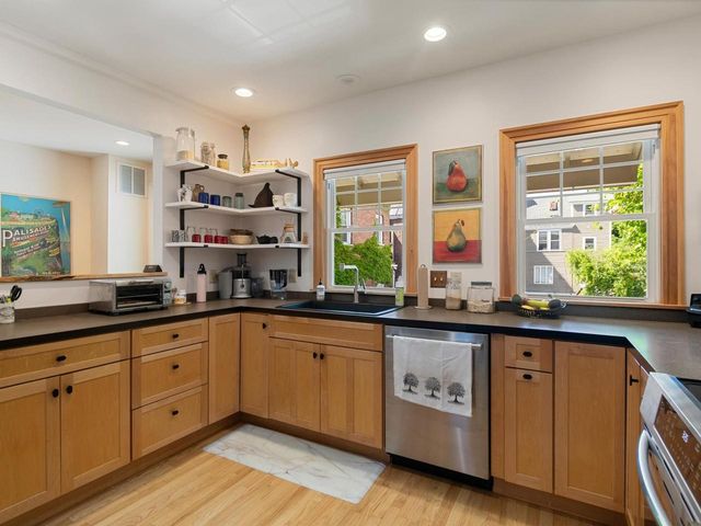 274 College Street, Burlington, VT 05401