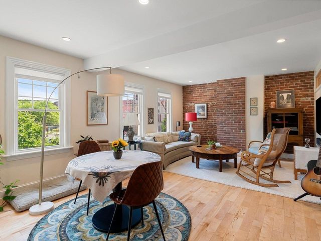 274 College Street, Burlington, VT 05401