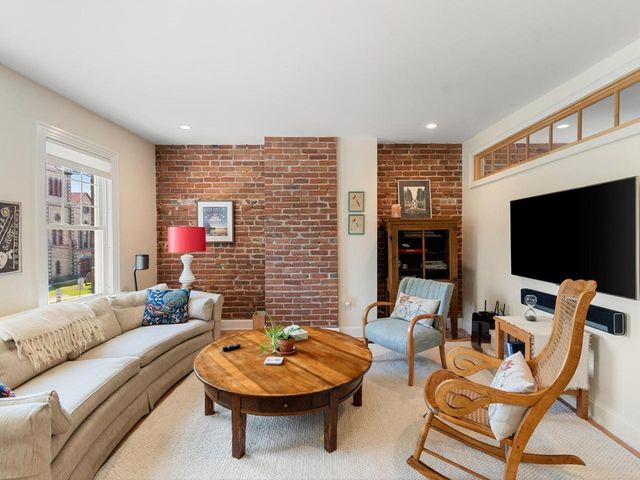 274 College Street, Burlington, VT 05401