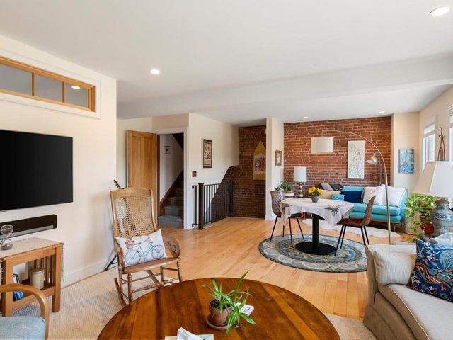 274 College Street, Burlington, VT 05401
