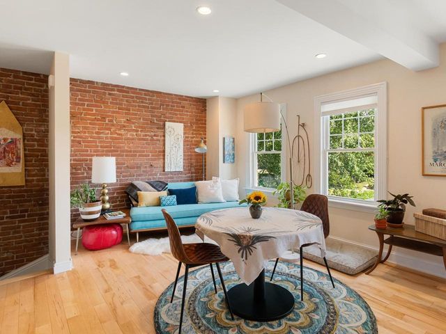 274 College Street, Burlington, VT 05401