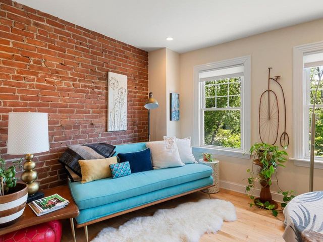 274 College Street, Burlington, VT 05401
