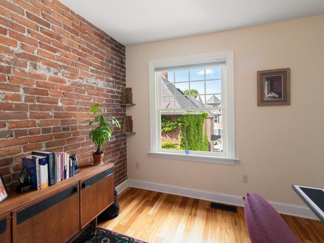 274 College Street, Burlington, VT 05401