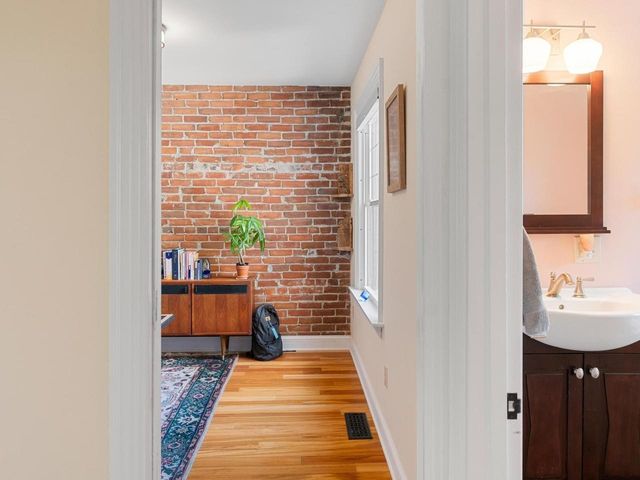 274 College Street, Burlington, VT 05401