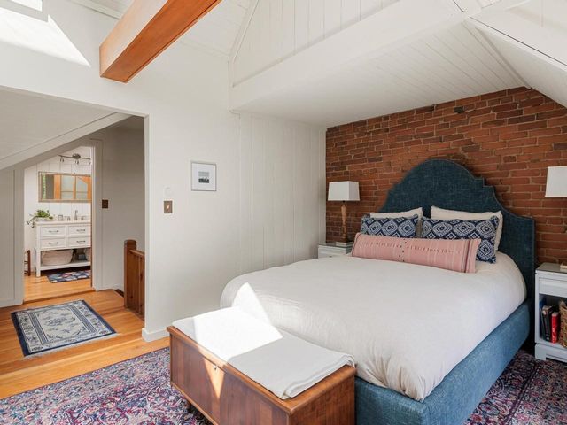 274 College Street, Burlington, VT 05401