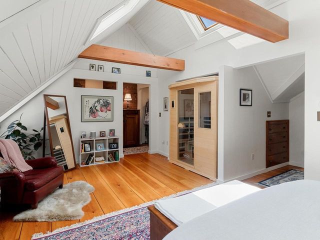 274 College Street, Burlington, VT 05401