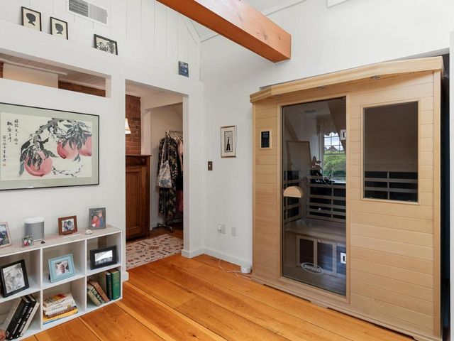 274 College Street, Burlington, VT 05401