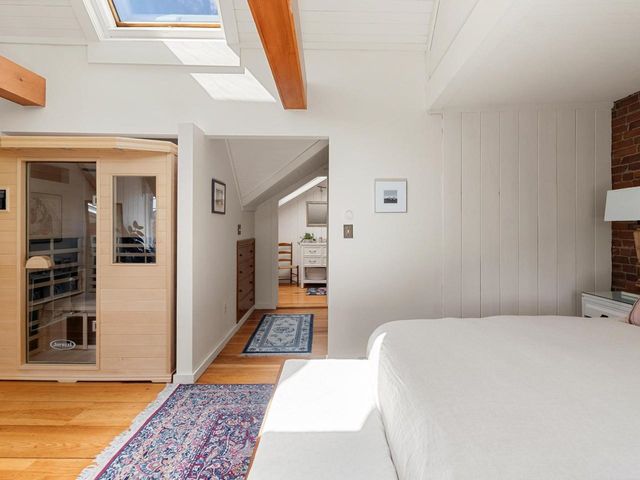 274 College Street, Burlington, VT 05401