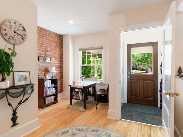 274 College Street, Burlington, VT 05401