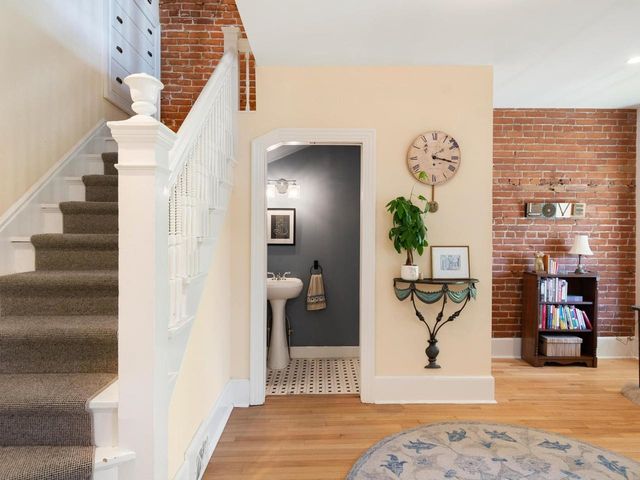 274 College Street, Burlington, VT 05401