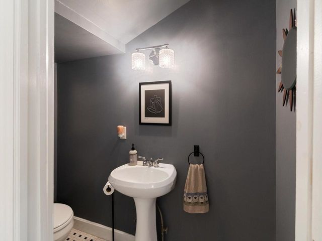 274 College Street, Burlington, VT 05401