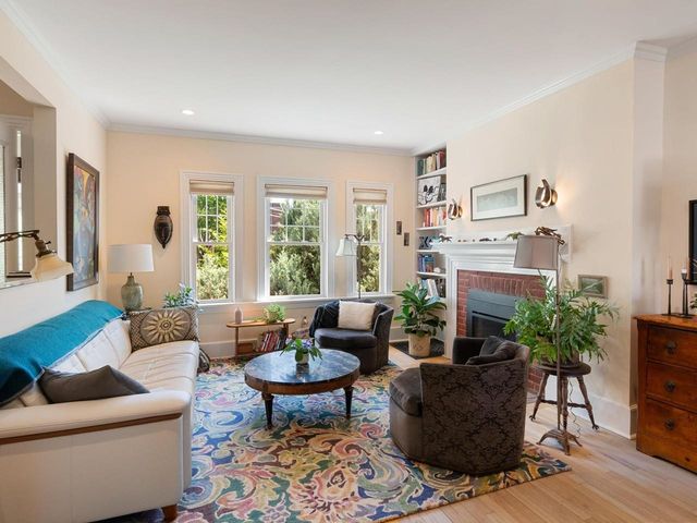 274 College Street, Burlington, VT 05401