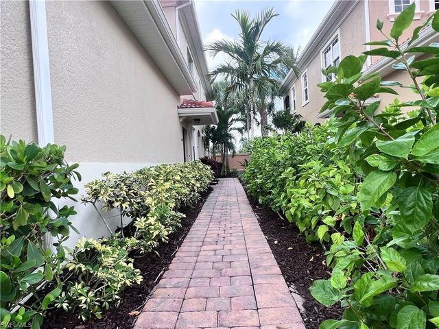 28008 Sosta LN 4, Bonita Springs, FL 34135