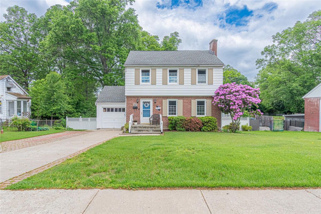 22 Deerfield Place, Beacon, NY 12508