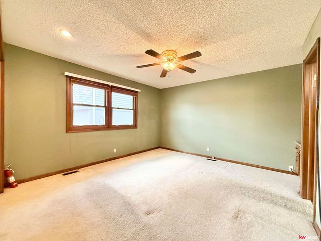 3320 N 73 Street, Lincoln, NE 68507