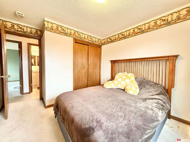 3320 N 73 Street, Lincoln, NE 68507