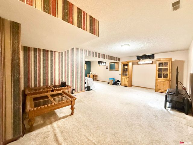 3320 N 73 Street, Lincoln, NE 68507