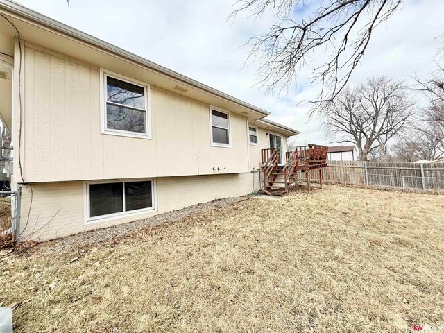 3320 N 73 Street, Lincoln, NE 68507