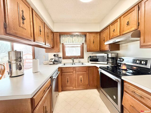 3320 N 73 Street, Lincoln, NE 68507