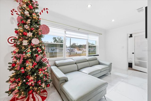 2521 W MINNEHAHA STREET, Tampa, FL 33614