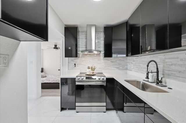 2521 W MINNEHAHA STREET, Tampa, FL 33614