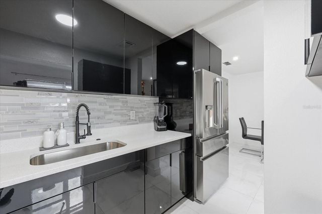 2521 W MINNEHAHA STREET, Tampa, FL 33614