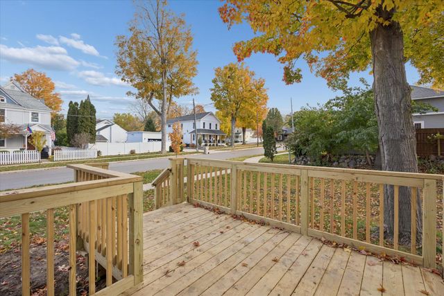 178 Maple Street NE, Rockford, MI 49341