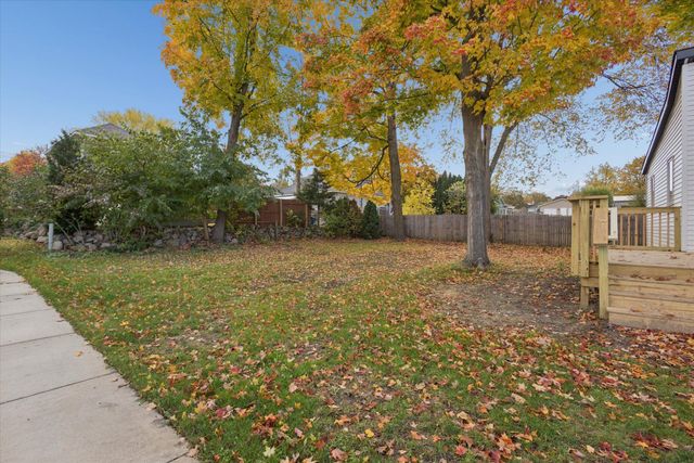 178 Maple Street NE, Rockford, MI 49341