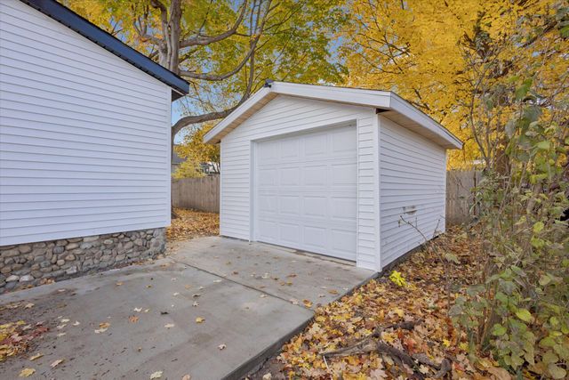 178 Maple Street NE, Rockford, MI 49341