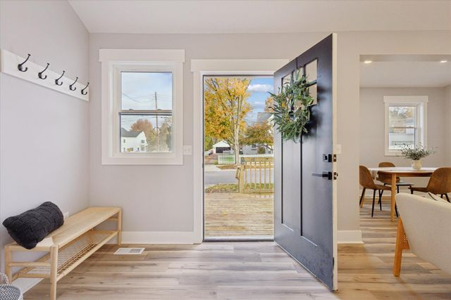 178 Maple Street NE, Rockford, MI 49341