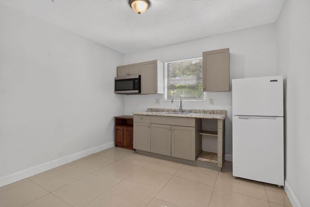 7571 LASALLE Boulevard, Miramar, FL 33023