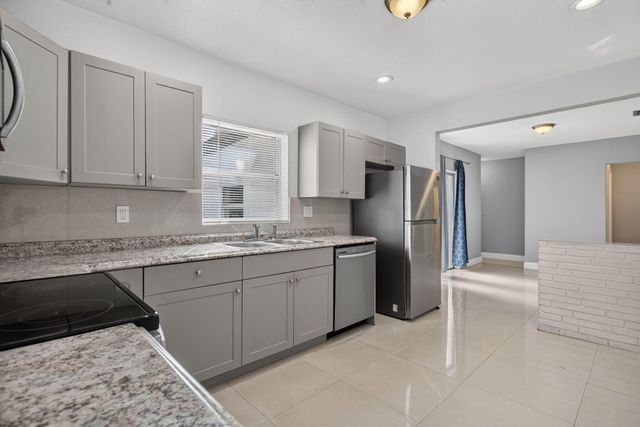7571 LASALLE Boulevard, Miramar, FL 33023