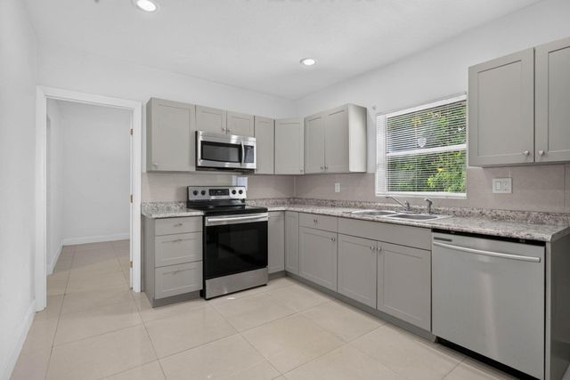 7571 LASALLE Boulevard, Miramar, FL 33023