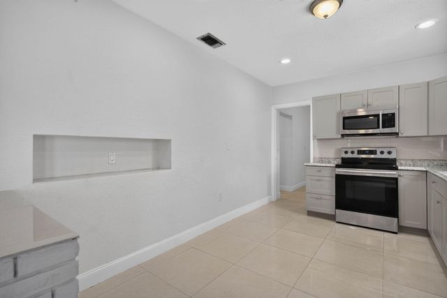 7571 LASALLE Boulevard, Miramar, FL 33023