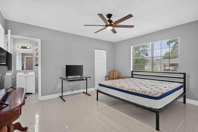 7571 LASALLE Boulevard, Miramar, FL 33023