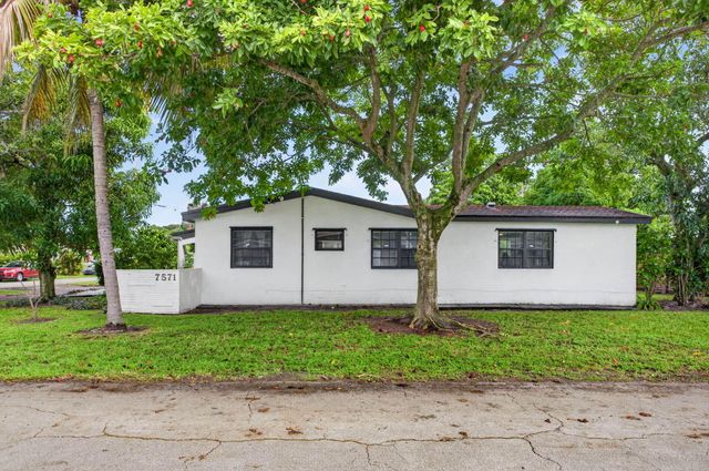 7571 LASALLE Boulevard, Miramar, FL 33023