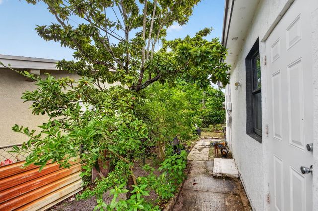 7571 LASALLE Boulevard, Miramar, FL 33023