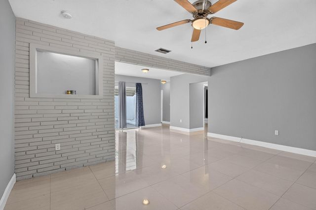 7571 LASALLE Boulevard, Miramar, FL 33023