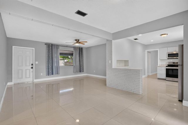 7571 LASALLE Boulevard, Miramar, FL 33023