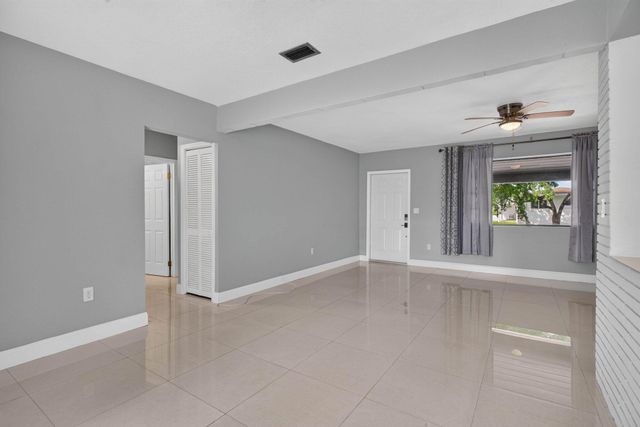 7571 LASALLE Boulevard, Miramar, FL 33023